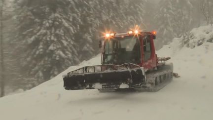 Il est tombé plus d'un mètre de neige par endroits dans les Pyrénées, de quoi engendrer des risques accrus d'avalanches et obliger à la plus grande des précautions.
 (FRANCE 3)