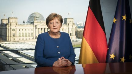 La chancelière Angela Merkel&nbsp;lors d'une intervention télévisée, le 18 mars 2020, à Berlin. (STEFFEN KUGLER / BUNDESREGIERUNG / AFP)