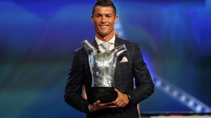 Cristiano Ronaldo sacré meilleur joueur UEFA (VALERY HACHE / AFP)