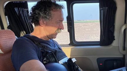 Au cœur des conflits, les journalistes sont aussi parfois des victimes. Un cameraman de Fox News a été tué mardi 15 mars, ainsi qu’une consœur ukrainienne, à une vingtaine de kilomètres de Kiev (Ukraine).&nbsp; (franceinfo)