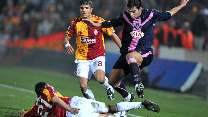 Yoann Gourcuff lors d'un match de Ligue des champions en 2008-2009, o&ugrave; il portait le maillot "third" des Girondins de Bordeaux, un maillot qui a tr&egrave;s bien march&eacute;... (PIERRE ANDRIEU / AFP)