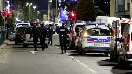 Perquisition administrative à Annemasse (Haute-Savoie), dans le cadre de l'état d'urgence, le 11 décembre 2015. (MAXPPP)