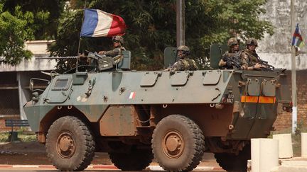 Des soldats fran&ccedil;ais patrouillant dans Bangui (Centrafrique), le 5 d&eacute;cembre 2013. ( REUTERS)