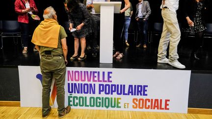 Des militants de la Nupes participent au lancement de la campagne des législatives, le 12 mai 2022, à Angers (Maine-et-Loire). (JEAN-MICHEL DELAGE / HANS LUCAS / AFP)