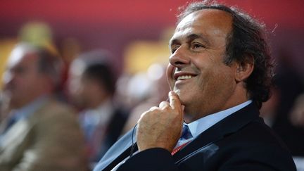 Michel Platini, lors du tirage au sort pour les qualifications au Mondial-2018, le 25 juillet 2015 &agrave;&nbsp;Strelna (Russie). (ALEXEI DANICHEV / RIA NOVOSTI / AFP)