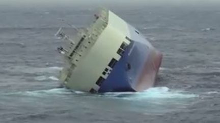 Un énorme cargo est à la dérive au large de La Rochelle