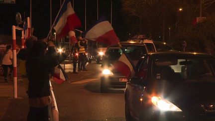 Les premiers véhicules venus de toute la France sont attendus dans la capitale. L'objectif du "convoi de la liberté" est d'arriver à Paris vendredi 11 février au soir, et à Bruxelles (Belgique) lundi. (CAPTURE ECRAN FRANCE 2)