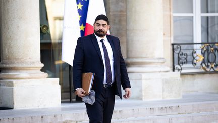 Le ministre de la Fonction publique, Guillaume Kasbarian, quitte l'Elysée, à Paris, le 23 octobre 2024. (TELMO PINTO / NURPHOTO / AFP)