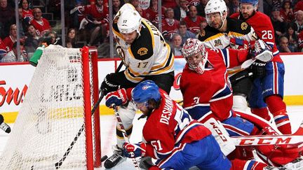 Grosse mêlée devant la cage de Montreal