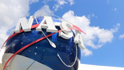 Le logo de la Nasa au Kennedy Space Center à Cap Canaveral en Floride, le 26 septembre 2020. (BENJAMIN FONTAINE / FRANCE-BLEU ARMORIQUE)