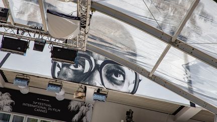 Pour assister aux projections ou entrer dans le Palais des festivals de Cannes, il faudra porter un masque et présenter un pass sanitaire à l'entrée. (ROLAND MACRI / MAXPPP)