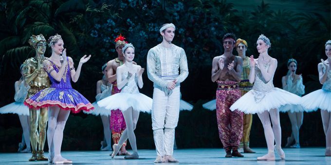 Josua Hoffalt dans &quot;La Bayardère&quot;
 (Agathe Poupeney / Opéra national de Paris)