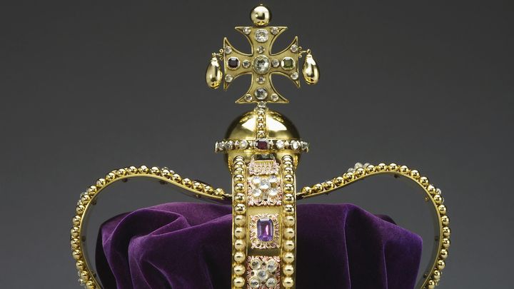 La couronne de Saint-Edouard est la plus importante et la plus sacrée de toutes. (ROYAL COLLECTION TRUST /  HIS MA / BUCKINGHAM PALACE)