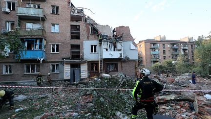 Rescue workers at the scene of a missile attack in the Kharkiv region (Ukraine), May 31, 2024. (VYACHESLAV MADIYEVSKYY / NURPHOTO / AFP)