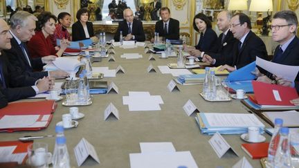 S&eacute;minaire du gouvernement Ayrault sur la jeunesse &agrave; l'Elys&eacute;e, &agrave; Paris, le 23 janvier 2013. (CHRISTIAN HARTMANN / AFP)