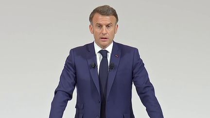 Élections législatives 2024 : Emmanuel Macron entre en campagne (Franceinfo)