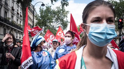 Après la crise sanitaire, les soignants se sont mobilisés pour dénoncer la crise que traverse les hôpitaux le 14 juillet. (OLIVIER DONNARS / LE PICTORIUM / MAXPPP)