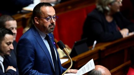 Regarder la vidéo Le nouveau ministre de la Santé, critiqué par des associations de lutte contre l'alcoolisme, participera au 