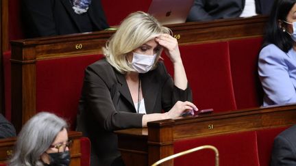 Marine Le Pen lors d'une session de questions au gouvernement, à l'Assemblée nationale, à Paris, le 18 mai 2021. (THOMAS COEX / AFP)