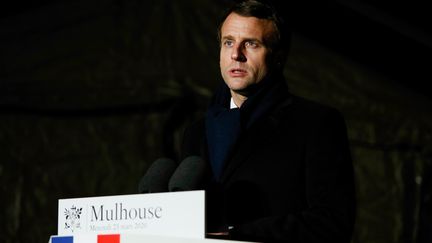 Emmanuel Macron lors de son allocution depuis l'hôpital militaire de Mulhouse (Haut-Rhin), le 25 mars 2020. (MATHIEU CUGNOT / AFP)