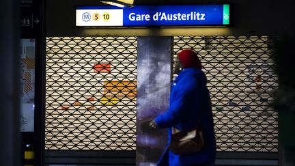 La grève qui affecte les transports en commun, notamment à Paris, a découragé de nombreux touristes de venir dans la capitale pour les fêtes de fin d'année, avec un impact pour le secteur de la restauration et de l'hotellerie. Photo d'illustration. (VINCENT ISORE / MAXPPP)