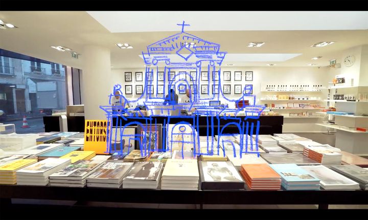 La librairie au rdc du concept-store colette. 2017 (HUGUES LAWSON-BODY)