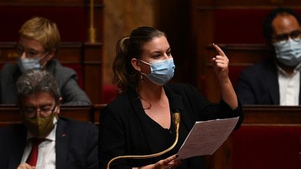 La députée La France insoumise Mathilde Panot, à l'Assemblée nationale, le 20 octobre 2020. (CHRISTOPHE ARCHAMBAULT / AFP)