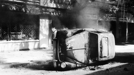 Une rue de Dakar, après des émeutes étudiantes, le 10 juin 1968 (AFP PHOTO)