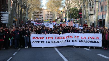 Une manifestation d'hommage aux victimes des attentats du 13 novembre, organisée le 21 novembre à Toulouse (Haute-Garonne). (XAVIER WATTEZ / CITIZENSIDE.COM / AFP)