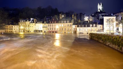 Quimperl&eacute;&nbsp;(Finist&egrave;re) sous les eaux, le 2 janvier 2014. (DAMIEN MEYER / AFP)