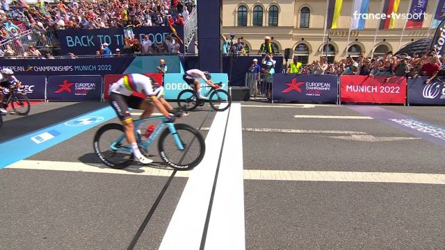 Dopo una gara reale, questa domenica l'olandese Lorena Wiebs è stata incoronata campionessa europea di ciclismo su strada.  È preceduta alla fine del quadro dalla campionessa del mondo italiana in carica Elisa Balsamo e da una sua connazionale, Rachel Barbieri.  La prima donna francese, Gladys Verholst, è arrivata nona.