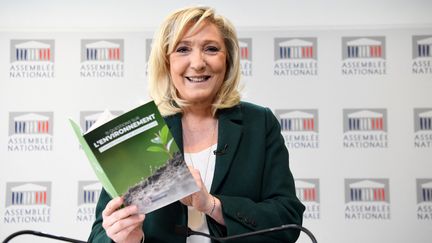 Marine Le Pen presents a counter-proposal for a referendum on ecology, on March 9, 2021, to the National Assembly.  (ALAIN JOCARD / AFP)