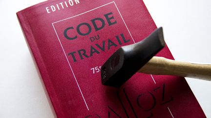 Une édition du Code du travail. (MARTIN BERTRAND)