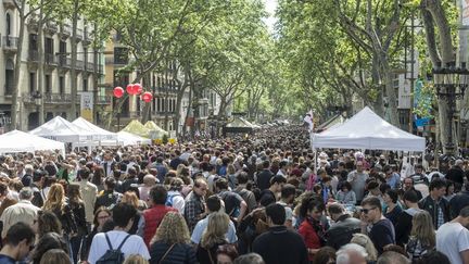 Foule sur les Ramblas, le 23 avril 2017. (JOSEP LAGO / AFP)