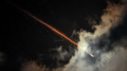 Missiles intercepted by Israel near the town of Baqa al-Gharbiya, in the north of the country, on October 1, 2024. (AHMAD GHARABLI / AFP)