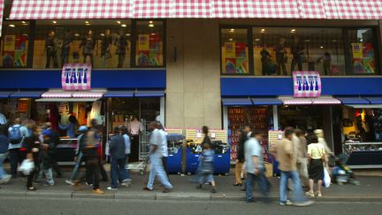 La façade du magasin Tati de Barbès à Paris. (MEHDI FEDOUACH / AFP)