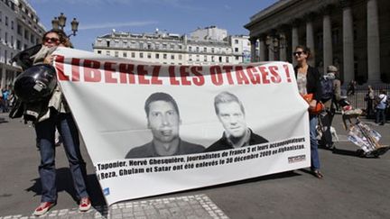 Manifestation en faveur des otages français en Afghanistan, place de la Bourse à Paris, le 02 septembre 2010 (AFP - Thomas Coex)