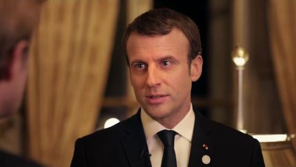 Emmanuel Macron : "une crise démocratique, c'est une crise de l'efficacité"