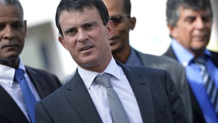 Le ministre de l'Int&eacute;rieur, Manuel Valls, le 18 octobre 2013 &agrave; Les Abymes (Guadeloupe). (MIGUEL MEDINA / AFP)