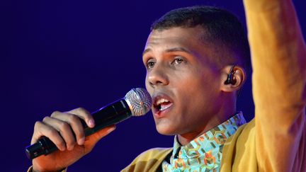 Stromae sur la scène du festival Urban Peace, pour un passage éclair mais très remarqué, le 28 septembre 2013 au Stade de France
 (Pierre Andrieu / AFP)