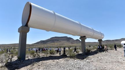 Le prototype de tube pour l'Hyperloop da,s le desert du Nevada (DAVID BECKER / GETTY IMAGES NORTH AMERICA)