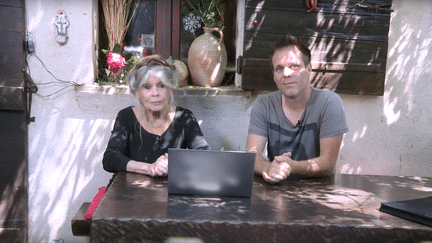 La comédienne Brigitte Bardot et l'humoriste Rémi Gaillard, dans une vidéo dénonçant la souffrance animale publiée lundi 21 mai 2018. (FONDATION BB / YOUTUBE)