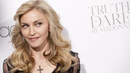 Nan mais l'&eacute;v&eacute;nement de la semaine, c'&eacute;tait le lancement du premier parfum de Madonna. Car comme elle le dit elle-m&ecirc;me : "Nous pouvons &ecirc;tre tromp&eacute;s par ce que nous voyons ou entendons, jamais par ce que nous sentons." Une allusion &agrave; son nouvel album? (ANDREW KELLY / REUTERS)