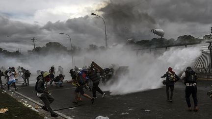 Des milliers de Vénézuéliens manifestent