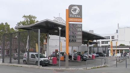 La création d'un chèque carburant pourrait-elle devenir viable pour les ménages français ?