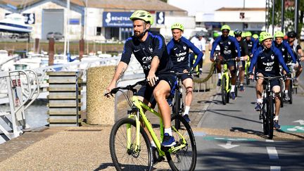 L'avant-centre de l'Equipe de France, Olivier Giroud, le 17 mai 2016 à Biarritz (Pyrénées-Atlantiques). (FRANCK FIFE / AFP)