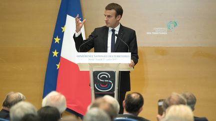 Le président de la République, Emmanuel Macron, a annoncé devant le Sénat lundi 17 juillet que les collectivités locales devraient faire 13 milliards d'euros d'économie. (IAN KINGTON / POOL)