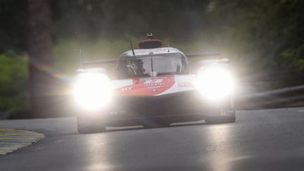 La Toyota TS050 Hybrid de Sébastien Buemi lors de la 89e édition des 24h du Mans. (JEAN-FRANCOIS MONIER / AFP)