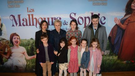 Toute l'équipe du film s'est retrouvée pour l'avant-première des Malheurs de Sophie, le 10 avril 2016 à Paris. (LAURENT BENHAMOU / SIPA)