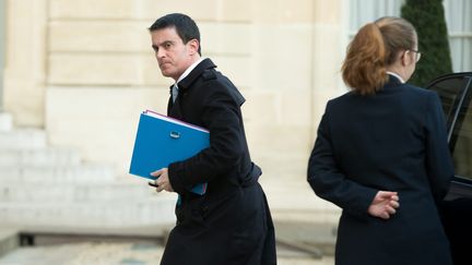 Manuel Valls dans la cour de&nbsp;l'Elysée, le vendredi 22 janvier, à Paris. (MAXPPP)